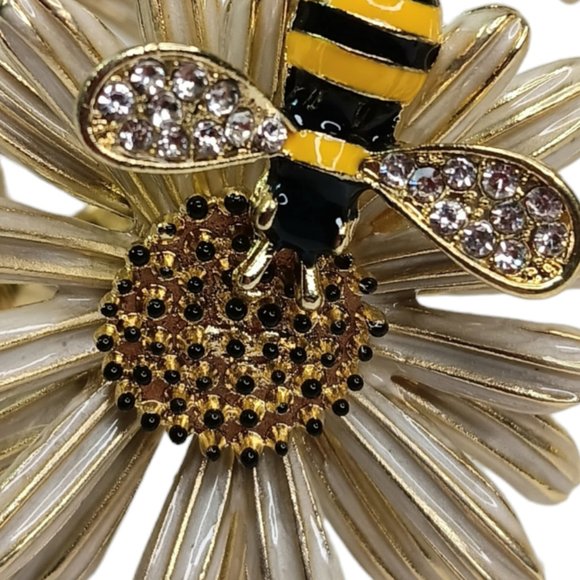 Daisy Flower and Bee Napkin Ring Holders Set of Six - Picture 6 of 7